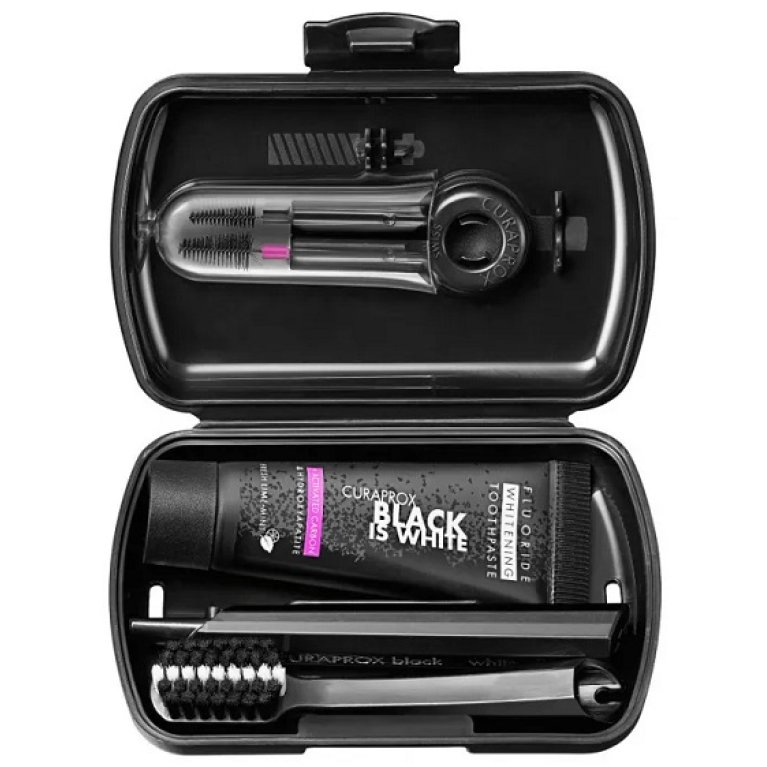 Curaprox Travel Set Black is White - spazzolino da viaggio + dentifricio + scovolino Curaprox Travel Set Black is White - spazzolino da viaggio + dentifricio + scovolino