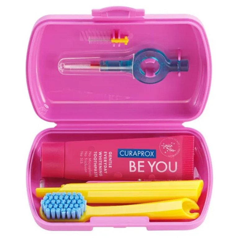 Curaprox Travel Set - spazzolino da viaggio + dentifricio + scovolino - Rosa Curaprox Travel Set - spazzolino da viaggio + dentifricio + scovolino - Rosa