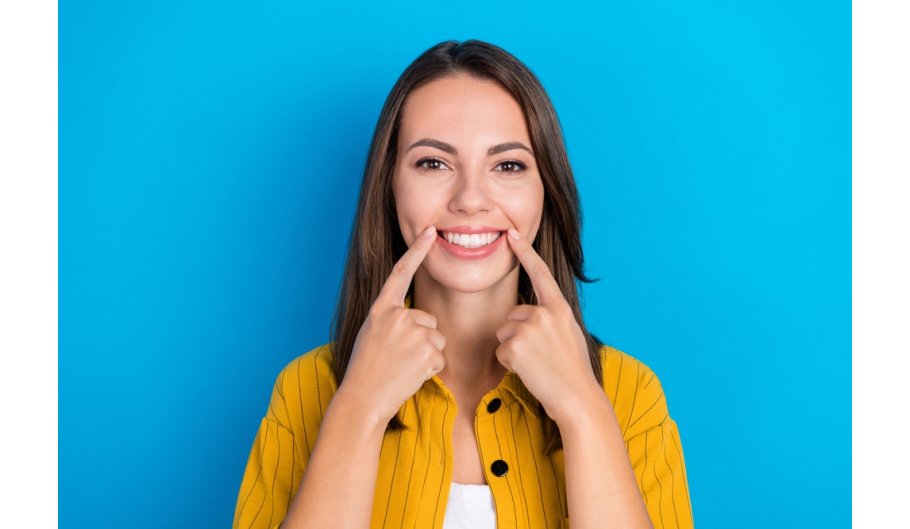 Hai i denti gialli? Scopri come sbiancarli e farli tornare bianchi Hai i denti gialli? Scopri come sbiancarli e farli tornare bianchi